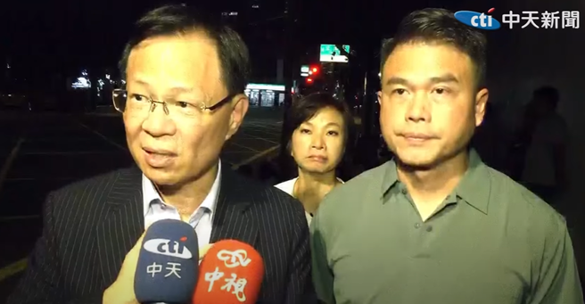 左為民眾黨立委張啓楷。（取自中天新聞）