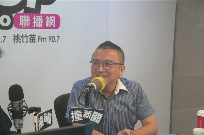 民眾黨秘書長周榆修今接受廣播節目專訪。（《POP撞新聞》提供）
