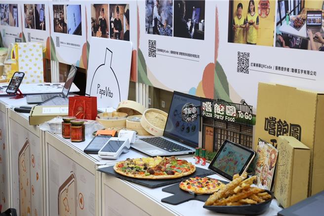 为协助台北市店家由实体经营跨入数位门槛，北市商业处推出2024年「台北市店家暨商业数位转型辅导计画」，开设数位应用培训课程教导操作新兴知识及技巧，今举办成果发会。（图／台北市商业处）