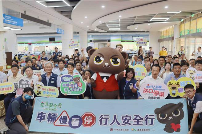 嘉義監理所今（12日）舉行「交通安全月啟動記者會暨機車上駕訓」宣導活動，宣布嘉義縣為「機車駕訓 抵嘉免費」專案縣市。（呂妍庭攝）