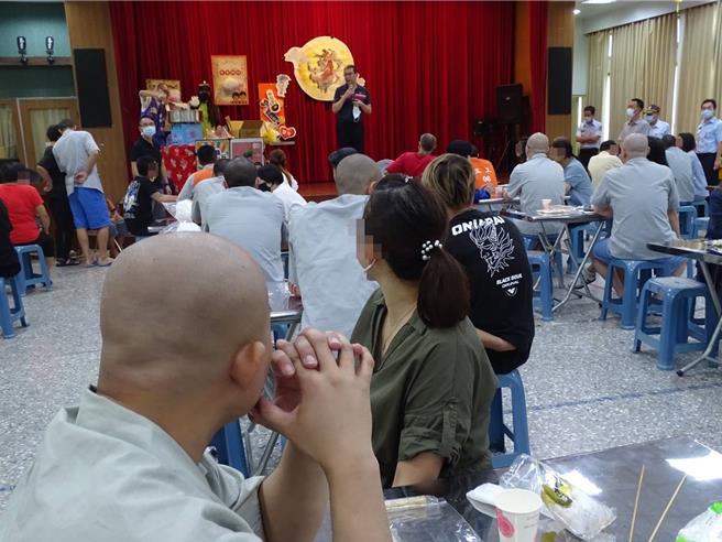 中秋節將至，苗栗看守所為收容人特別設計了一系列的懇親活動。（苗栗看守所提供／謝明俊苗栗傳真）