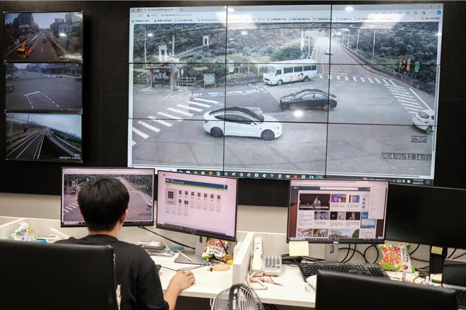 新竹縣政府交旅處在內灣120線9處號誌路口架設12台攝影機，與交控中心連線做智慧交控，分析發現交通壅塞平均改善14％。（羅浚濱攝）