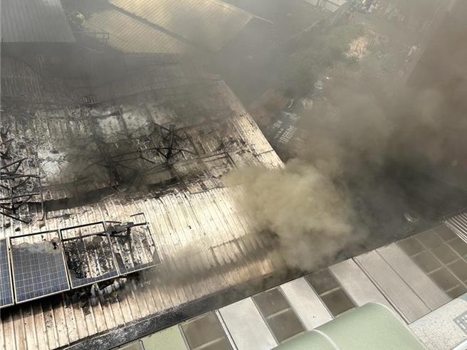 嘉义市吴凤南路一处仓库太阳能光电今年4月发生大火。（本报资料照）
