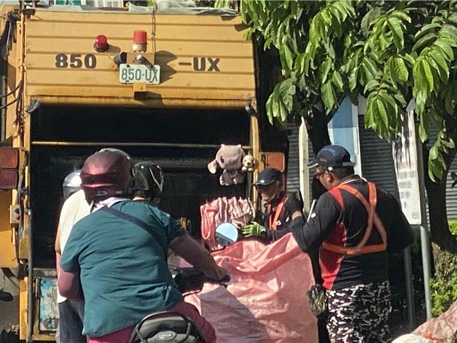 有鑑於中秋節期間垃圾量將大增，彰化縣環保局提醒民眾落實垃圾分類。（孫英哲攝）