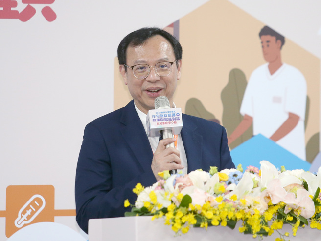 健保署在今年推出药价改革政策，包括制药公会、制药发展协会、学名药协会日前联合声明指出，希望从健保核价与调价的政策引导，稳定医疗必要药品供应以避免缺药。图为健保署长石崇良。（范扬光摄）