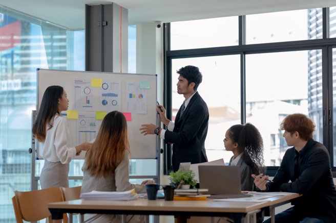 微型商办25至45坪空间，成为中小企业主青睐产品。(图/iStock)