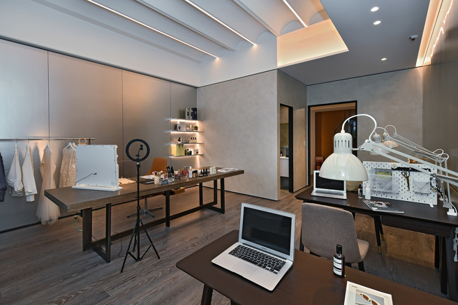 新型态「微型商办」规划25至45坪，提供的物业柜台服务，像是寄收包裹、门禁管理，还有漂亮的门面及公设，让工作起来更安心、便利。（报系资料库）