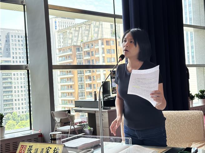 台中市议员张家铵抨击，截至今年9月，台中市共18万多户提出租金补贴申请，其中却有约2万人因未补件遭退件。（张家铵提供）