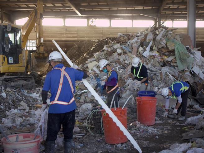 环境部12日预告草案，拟缩短受托处理、收受装潢修缮废弃物业者网路申报时间，最快明年上路。（示意图／本报资料照片）