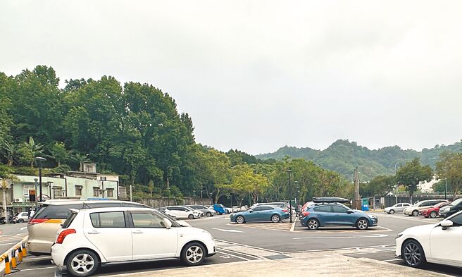 台北市怀爱馆对面的黎元停车场规画兴建为礼仪大楼，遭到当地居民强烈反对。（丁上程摄）