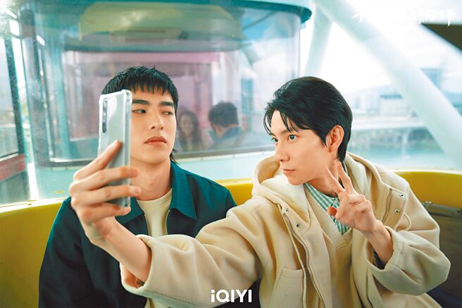 曾敬驊（左）、彭千祐以《不良執念清除師》分別入圍男主角、男配角獎。（愛奇藝國際站提供）