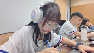 築夢跳板玄奘大傳系 林鈺婷學涯踏上精彩的挑戰之路