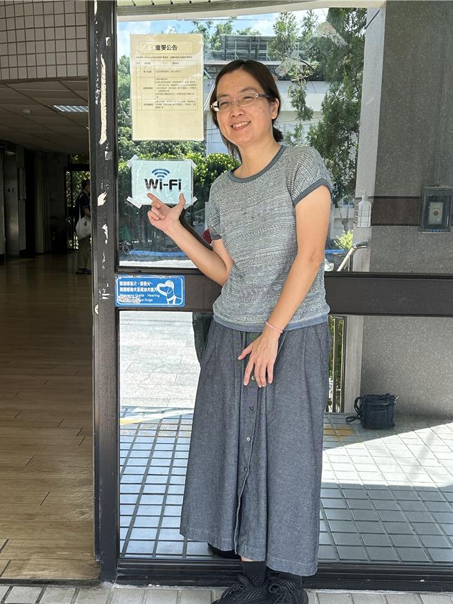 文梵獲頒衛福部績優社政人員獎。（林雅惠攝）