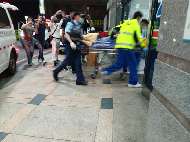 幻象戰機飛官謝沛勳上尉10日晚間，駕駛單座幻象戰機夜航訓練失事墜海，獲救後被送往台中童綜合醫院治療。（童綜合醫院提供／張妍溱台中傳真）