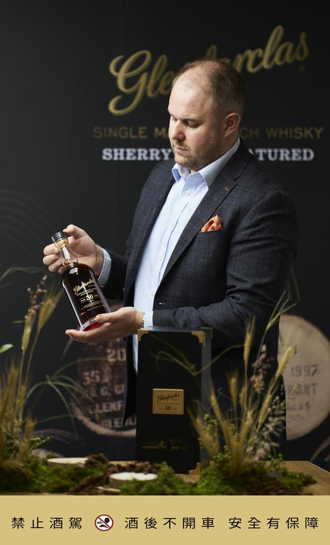 格蘭花格第六代傳人Duncan Grant來台，帶來90瓶珍稀典藏50年單一麥芽威士忌簽名版，28萬元。（Glenfarclas提供）
