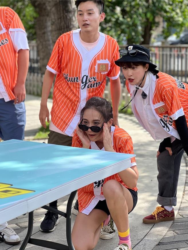 Eason（左）和何妤玟在节目中互撂狠话。（中视提供）