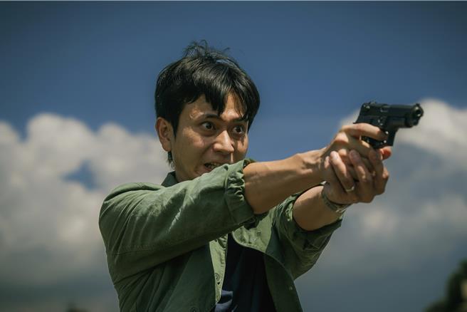 刘冠廷在《余烬》前导预告中从高楼坠下的画面引网友热议。（本地风光提供）