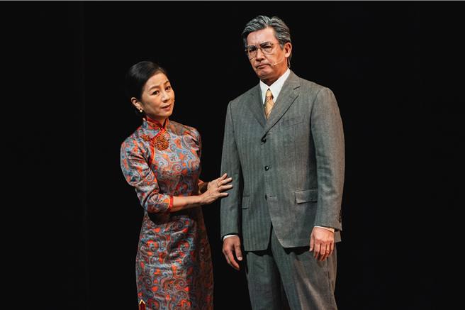 方文琳（左）、伊正主演舞台劇。（財團法人影想文化藝術基金會提供）