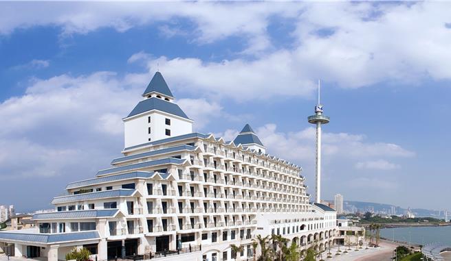 全台最大的本土连锁饭福容大饭店旗下的福隆店，联手淡水渔人码头店以及花莲店，推出跨店联卖住房方案，抢攻秋冬国旅市场。（福容大饭店）