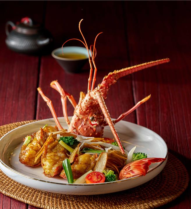 9月30日前，至福容福隆店「福粤楼」点选「姜葱龙虾细麵」等3道菜，即加赠马祖淡菜限定料理1份。（福容大饭店）