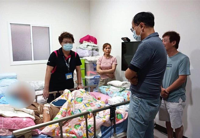 成大醫院在宅急症照護團隊至林奶奶家中訪視照護。（成大醫院提供／程炳璋台南傳真）