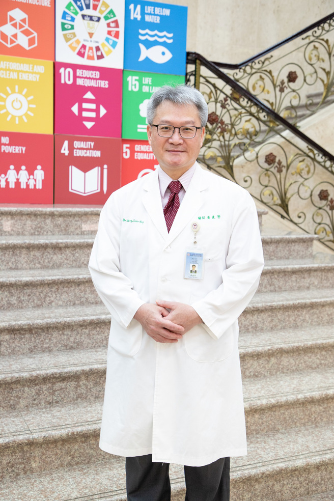 中山醫大校長黃建寧獲HSC「醫療科技傑出貢獻獎」。(照片/中山醫學大學提供)