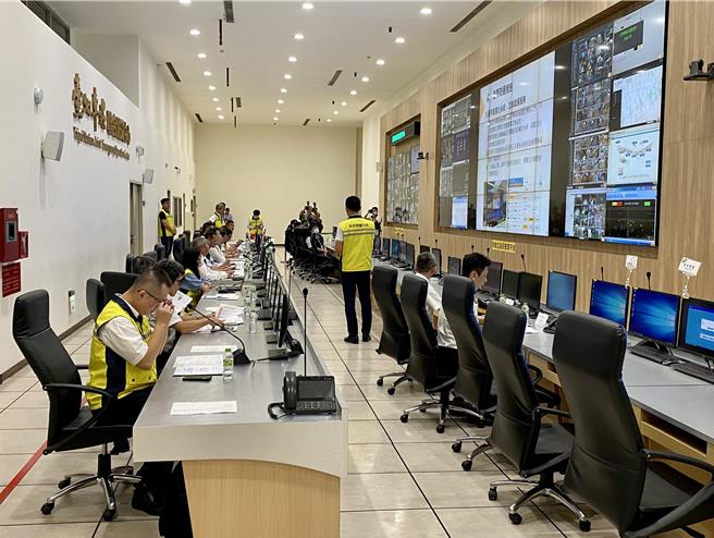 今年中秋假期雙鐵疏運為9月13至18日共6天，台鐵與高鐵皆備妥加班車因應。（蔡明亘攝）