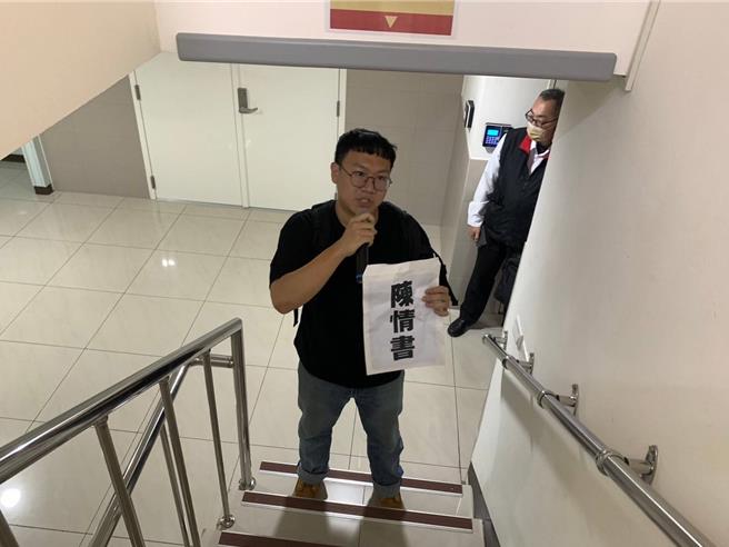 台鐵產業工會13日到陳世凱視察疏運現場陳情提出訴求。（台鐵產業工會提供／蔡明亘台北傳真）