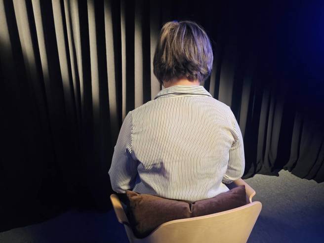 死者家属陈小姐泪求法官判张嫌极刑。（记者游定刚拍摄）