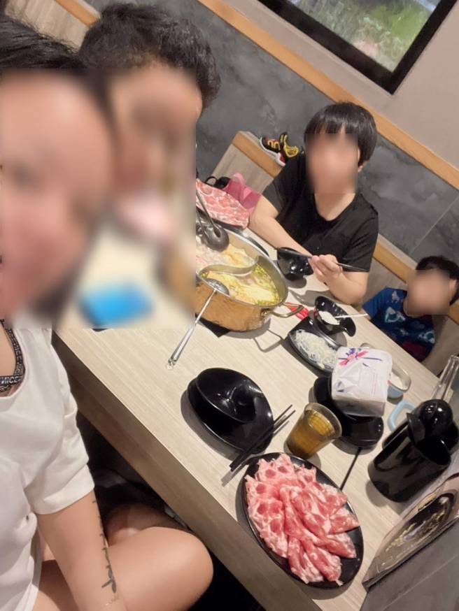 陈小姐(图左)为挚爱家人讨回公道。（家属提供）
