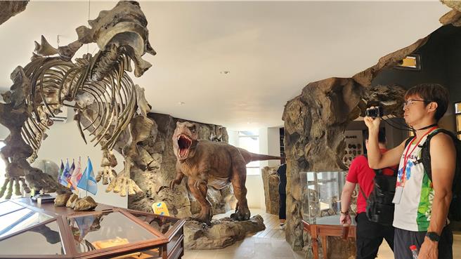 探索澎湖獨特地形地貌和秋季人文景觀，澎管處推「秋之奇岩季」，走訪2021年重新打造，以史前風貌帶入地質打造聲光影音皆具的小門地質場館。（許逸民攝）　