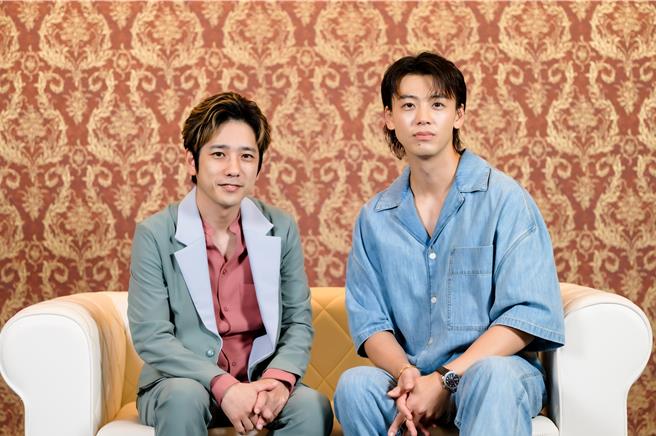 二宫和也（左）与竹内凉真为主演《黑色止血钳2 - 恶魔外科医生 -》来台举办特别见面会。（大鸿艺术提供）