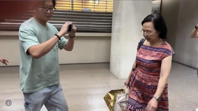 沈慶京的律師越方如(右)。（陳志賢攝）