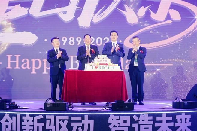 聲寶集團總裁暨瑞智精密董事長陳盛沺（左二）13日主持瑞智成立35週年暨青島廠建廠20週年活動。圖／瑞智精密提供