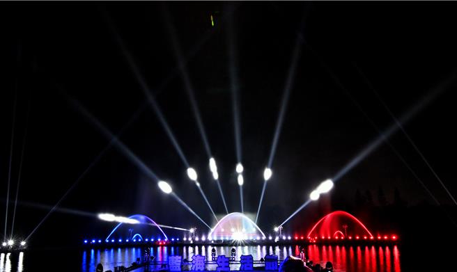 台东蓝海生活节水舞展演。（蔡旻妤摄）