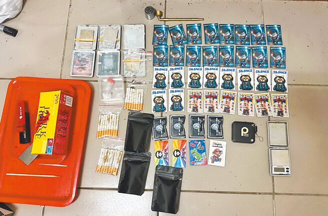 台中市警局少年警察隊查獲賴男為首的販毒集團，以工程行掩護販毒。警方搜索15地點，查扣毒咖啡350包、彩虹菸26支等毒品，逮捕賴等7人。（警方提供／陳淑芬台中傳真）