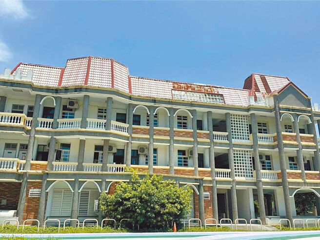 花蓮縣化仁國小專科教室大樓耐震補強工程在暑假前完工。（花蓮縣政府提供／羅亦晽花蓮傳真）