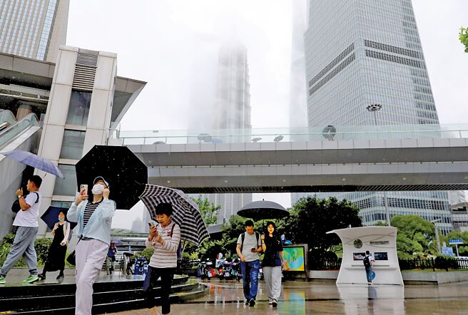 鞏固國際金融中心地位，上海市副市長解冬預告，將推出金融科技中心建設方案。（新華社）