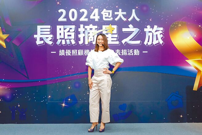 侯怡君12日出席成人紙尿褲活動，分享個人長照經驗。（包大人提供）