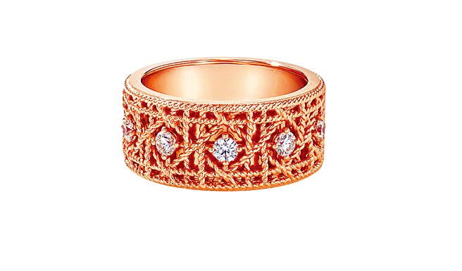 My Dior玫瑰金鑲鑽戒指，31萬元。（DIOR提供）