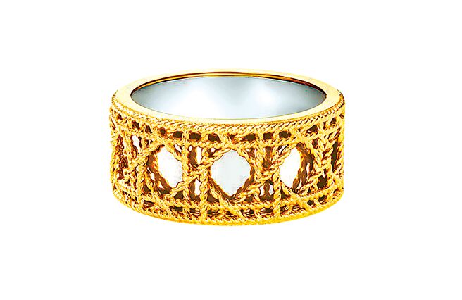 My Dior黃K金戒指，11萬2000元。（DIOR提供）