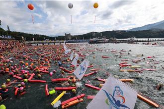 日月潭游泳锦标赛登场 卓承齐、邓羽彣称王封后
