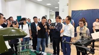 雷虎向南方治理平台七县市首长展示 100％MIT自杀攻击无人机