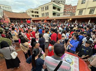 金門中秋博狀元餅總決賽登場 538位桌狀元冒雨廝殺「她」奪魁