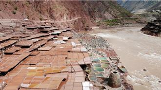 西藏千年鹽田曬出古村新生機 「天空之鏡」美景超吸睛