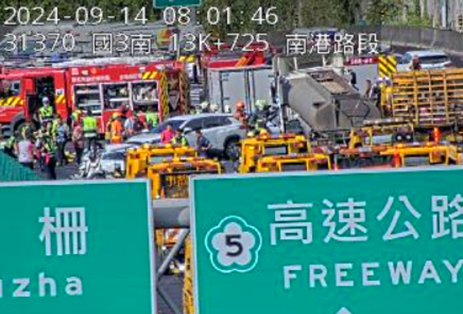 現場畫面。（圖 / 截自高速公路1968）