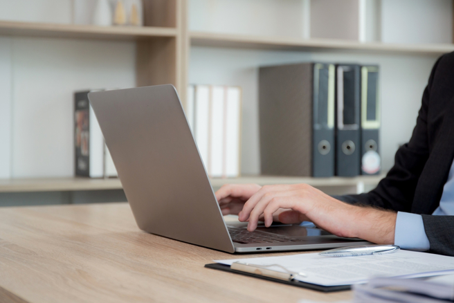 下周二中秋节放假一天，不少人下周一请假连休4天，还有公司宣布周一不用上班，让员工连放4天。（图：shutterstock／达志）