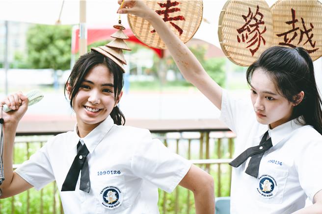 雷嘉汭(左)剧中被女同学告白。（CATCHPLAY＋提供）