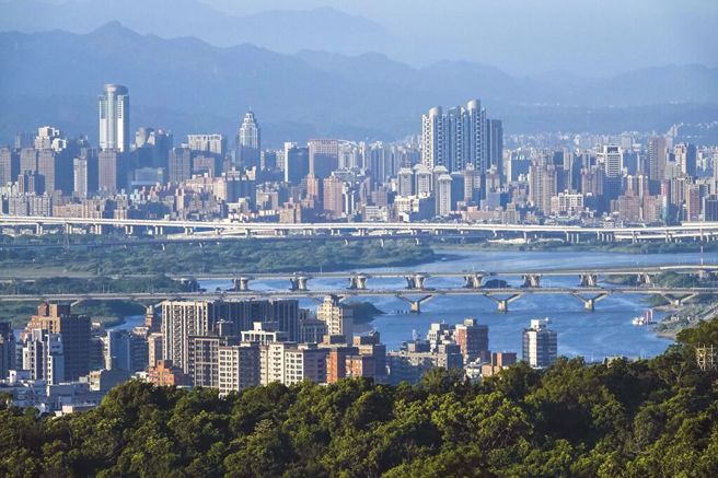 新北一哥板桥区房市凌厉，近1年新屋成交均价涨逾1成至71.75 万元，捷运新埔站也首见百万级预售案。(图/中时报系资料照)