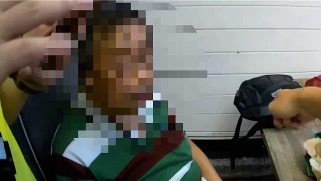 警方当场将谢姓车手逮捕到案。（翻摄照片／林郁平台北传真）